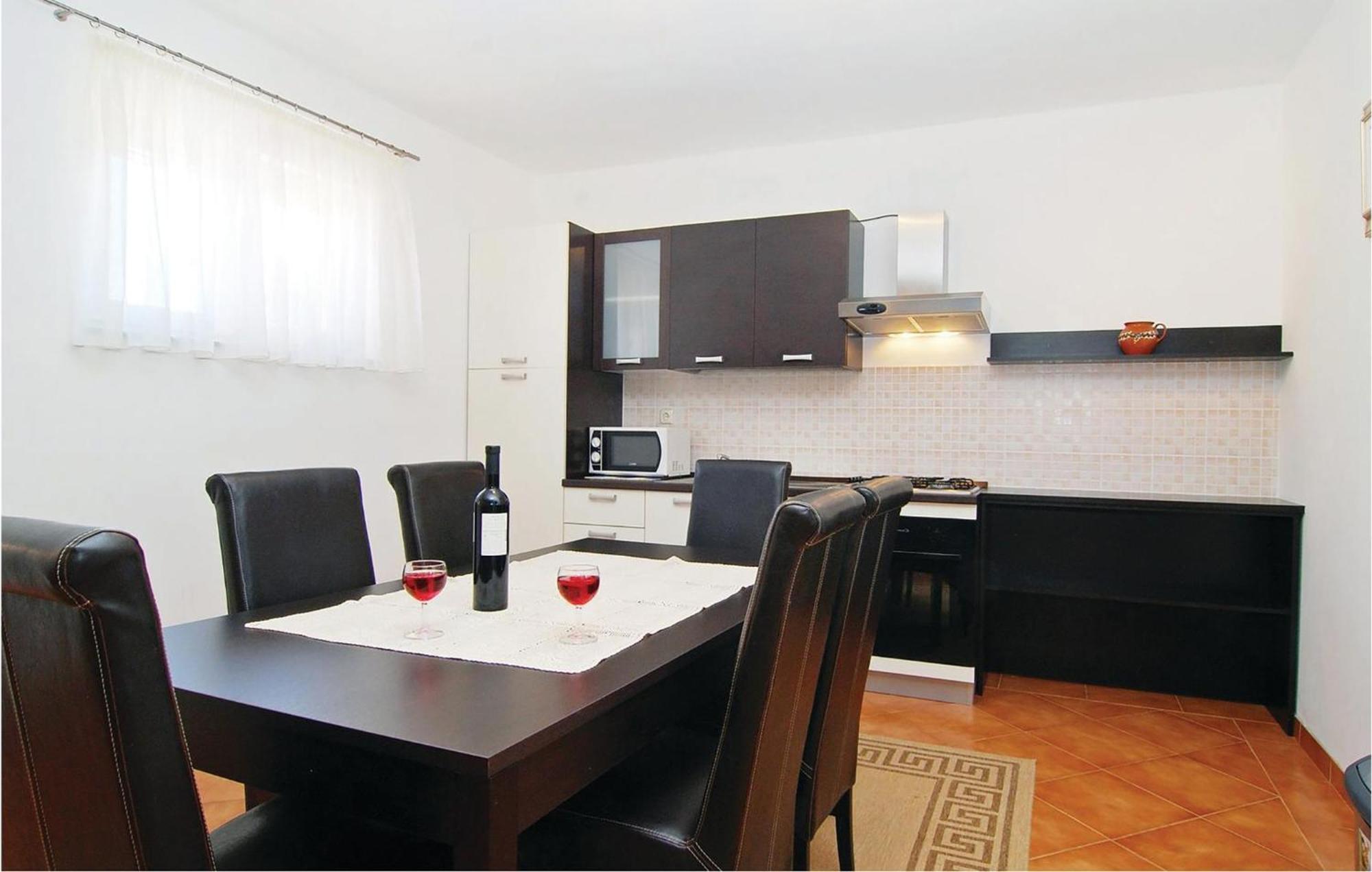 2 Bedroom Nice Apartment In Vir Luaran gambar