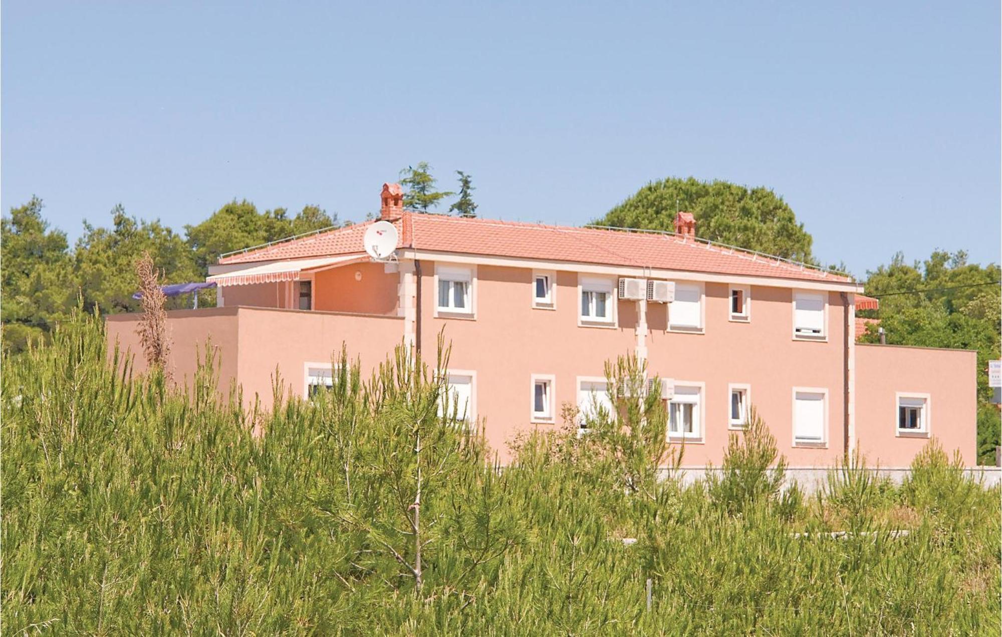 2 Bedroom Nice Apartment In Vir Luaran gambar